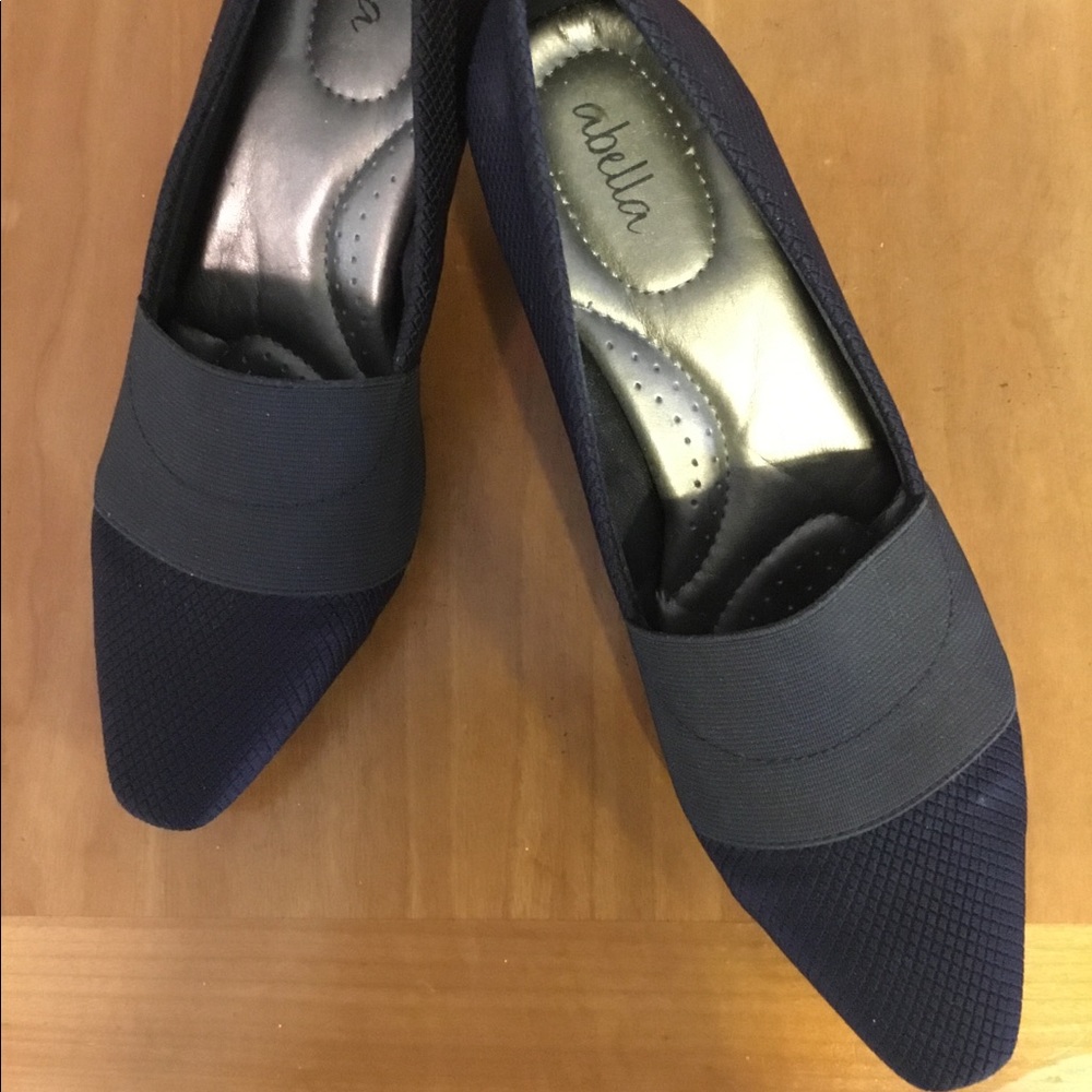 COPY - Abella navy pumps Size 6M